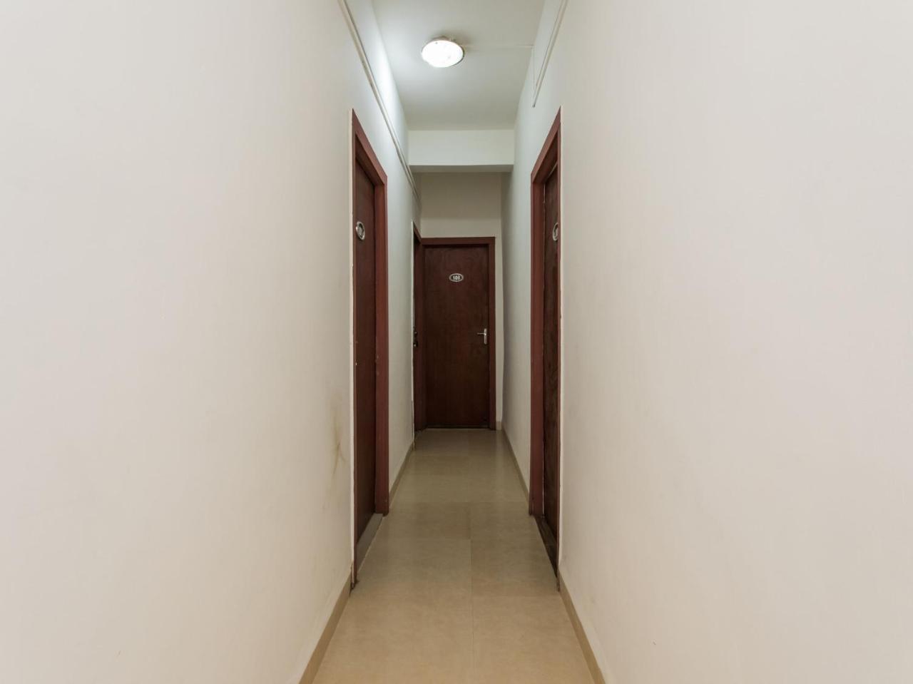 Oyo 14856 Resort Raghav Palace Индор Екстериор снимка